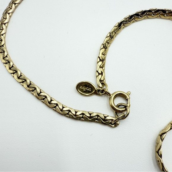 Vintage AVON Goldtone Green Enamel Butterfly - Picture 4 of 8